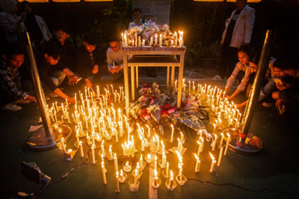 day-in-photos:-indonesian-protester-killed,-drought-in-iraq,-and-grape-harvest