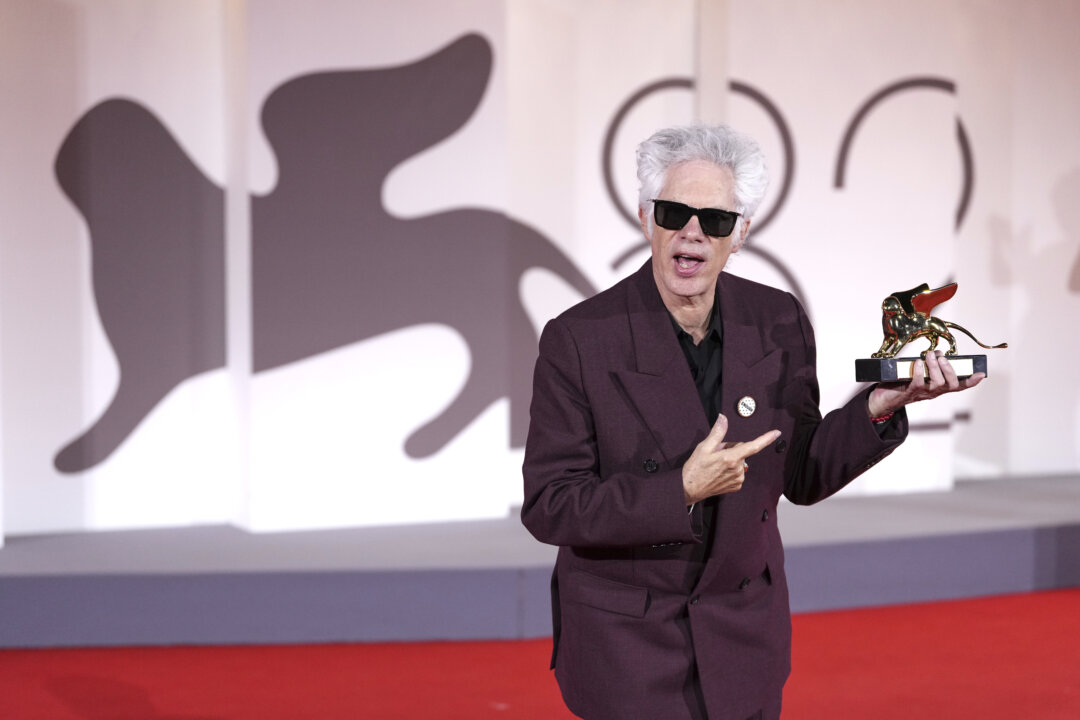 ‘father-mother-sister-brother’-wins-top-prize-at-venice-film-festival