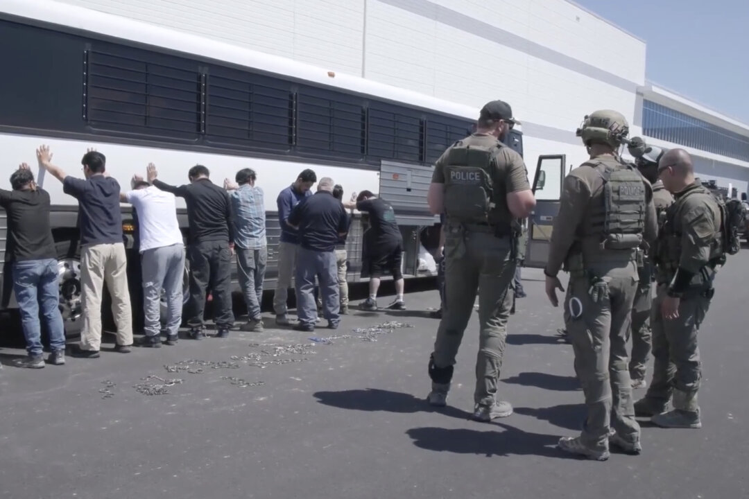 south-korea-makes-deal-with-us-to-release-detained-georgia-plant-workers