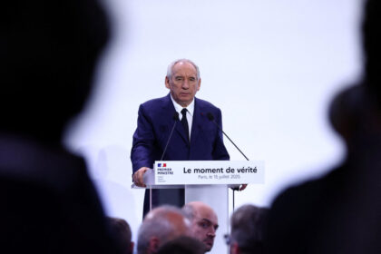french-prime-minister-loses-confidence-vote,-triggering-collapse-of-government