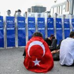 police,-protesters-clash-in-istanbul-amid-suppression-of-main-opposition-party