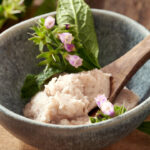 from-greek-temples-to-battlefields,-the-herb-that-knits-bones-together