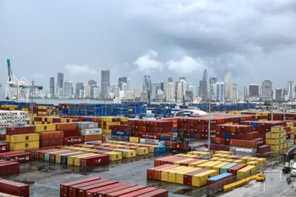 us-deficit-climbs-to-record-$1.97-trillion-through-august-despite-tariff-windfall