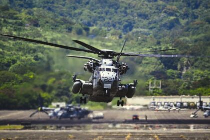 day-in-photos:-us-military-exercises,-gold-mine-collapse-in-colombia,-filibuster-in-missouri-senate