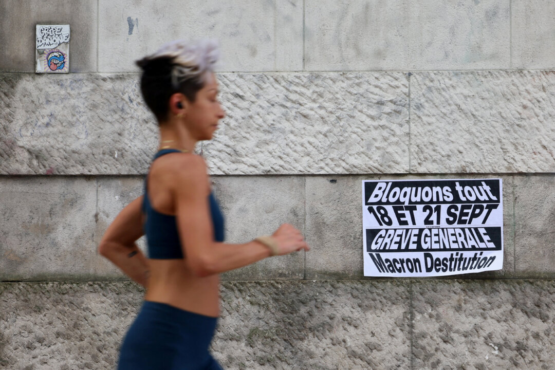 france-hit-by-second-wave-of-strikes-in-‘block-everything’-movement