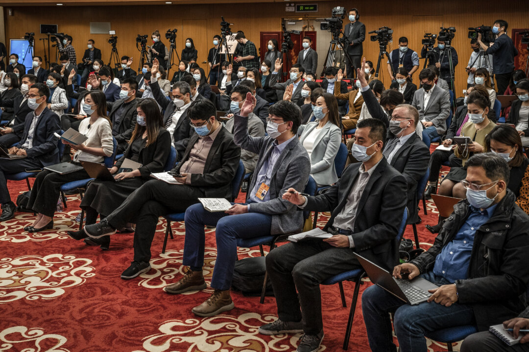 in-china,-foreign-media-forced-to-rely-on-local-staff-under-ccp-oversight