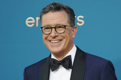jon-stewart,-colbert,-other-late-night-tv-hosts-address-kimmel’s-suspension