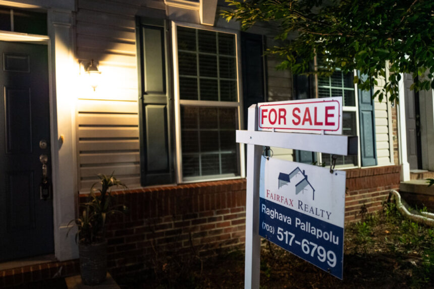 mortgage-refinance-applications-soar-amid-falling-interest-rates