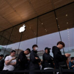 apple’s-iphone-17-launch-in-china-draws-long-lines-in-sluggish-economy