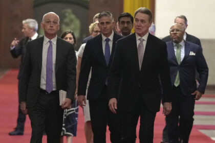 us-lawmakers-push-for-military-communication,-trade-talks-in-rare-trip-to-china