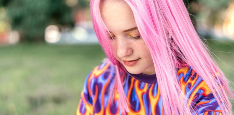 millennial-pink,-gen-z-yellow,-brat-green…-tell-me-your-favourite-colours,-and-i’ll-guess-your-generation