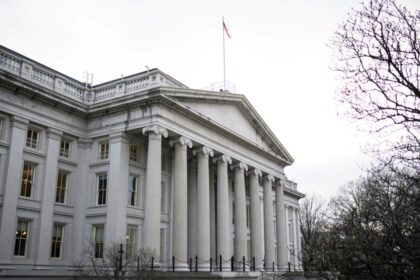 us-current-account-deficit-falls-sharply-in-q2-from-record-high