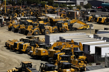 us-manufacturing-continues-to-expand-as-business-confidence-rises,-price-pressures-ease