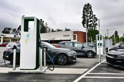 us-auto-sales-rise-6-percent-in-september;-evs-hit-record
