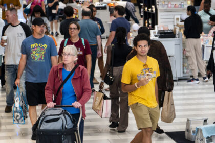 us-economy-grows-3.8-percent-in-2nd-quarter,-surpasses-market-forecasts