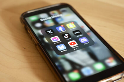 x-calls-to-delay-australia’s-social-media-ban,-raises-‘freedom-of-expression’-concerns