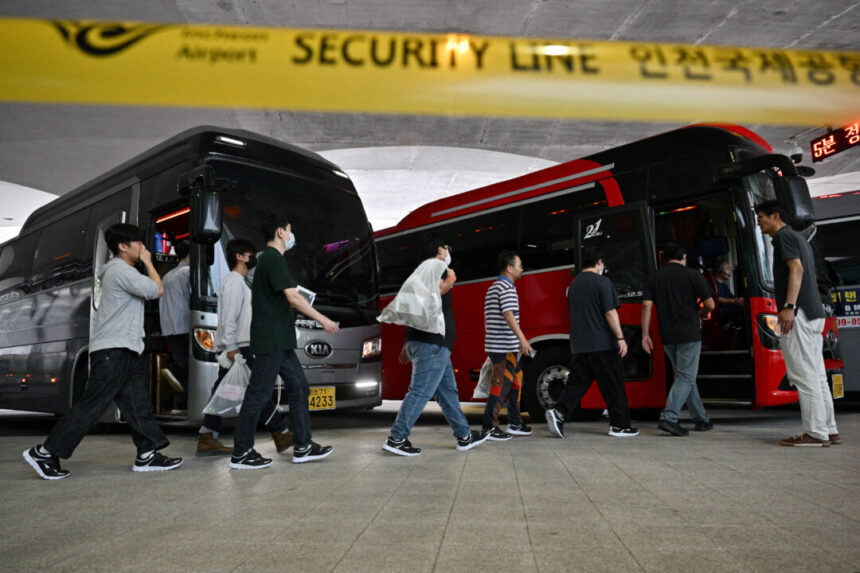 us-says-south-koreans-can-work-at-sites-under-existing-temporary-visas:-seoul
