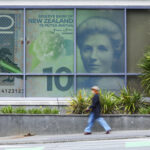 new-zealand’s-central-bank-drops-cash-rate-to-2.5-percent-as-economy-wobbles