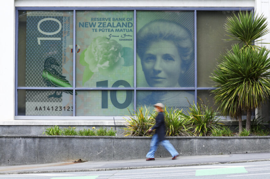 new-zealand’s-central-bank-drops-cash-rate-to-2.5-percent-as-economy-wobbles