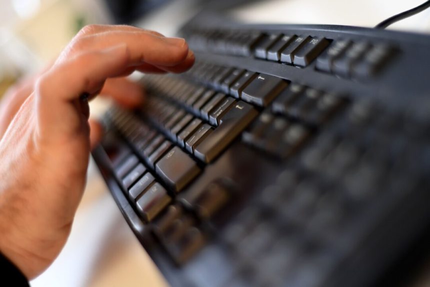 ai-dependency-threatens-workers’-skills,-mirroring-concerns-in-education,-experts-say