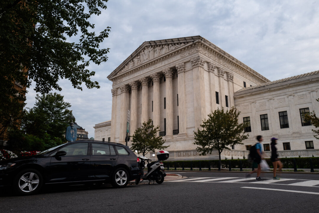 supreme-court-allows-trump-to-temporarily-end-protected-status-for-venezuelans