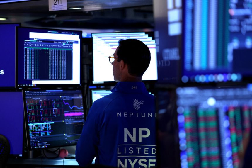 wall-street-review:-stocks-hit-new-records-despite-government-shutdown