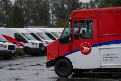 canada-post’s-new-offers-to-union-include-job-cuts-provisions,-no-signing-bonus