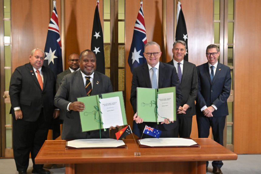 australia-and-png-sign-historic-defence-treaty