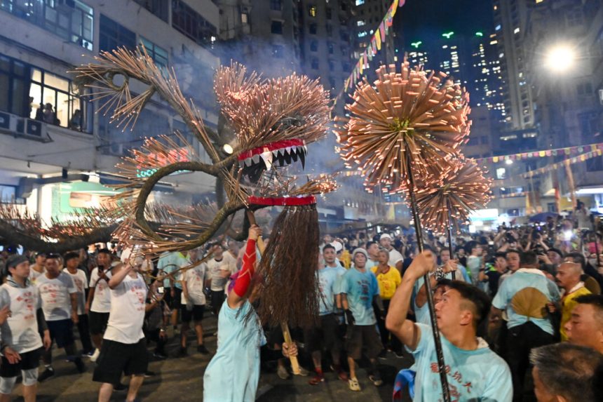 hong-kong’s-fire-dragon-dance-performed-ahead-of-mid-autumn-festival