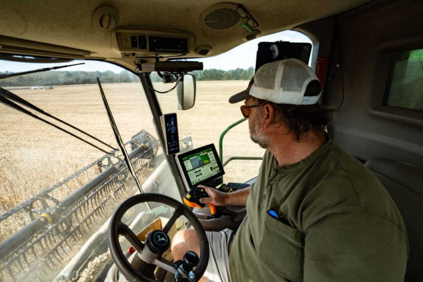 american-soybean-farmers-deserted-by-china-in-trade-standoff