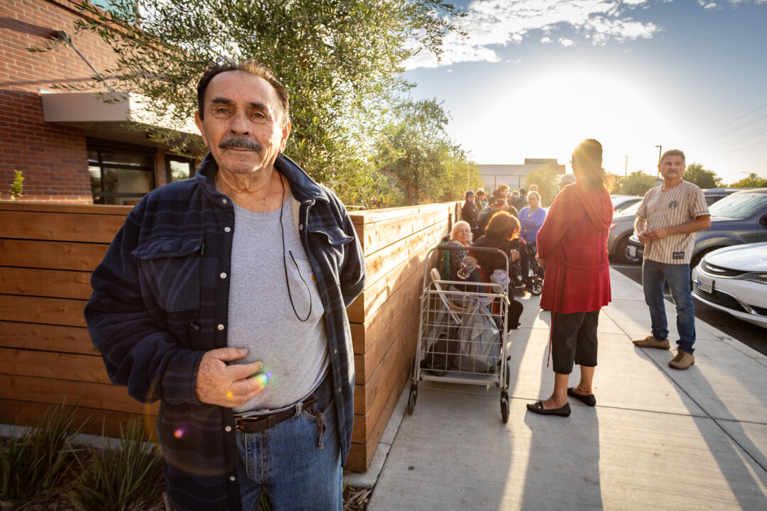 struggling-central-valley-residents-line-up-for-groceries-amid-california’s-cost-of-living-crisis