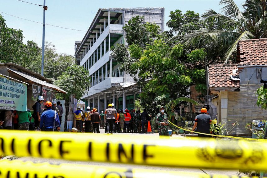 indonesia-ends-search-for-victims-of-boarding-school-collapse,-61-dead