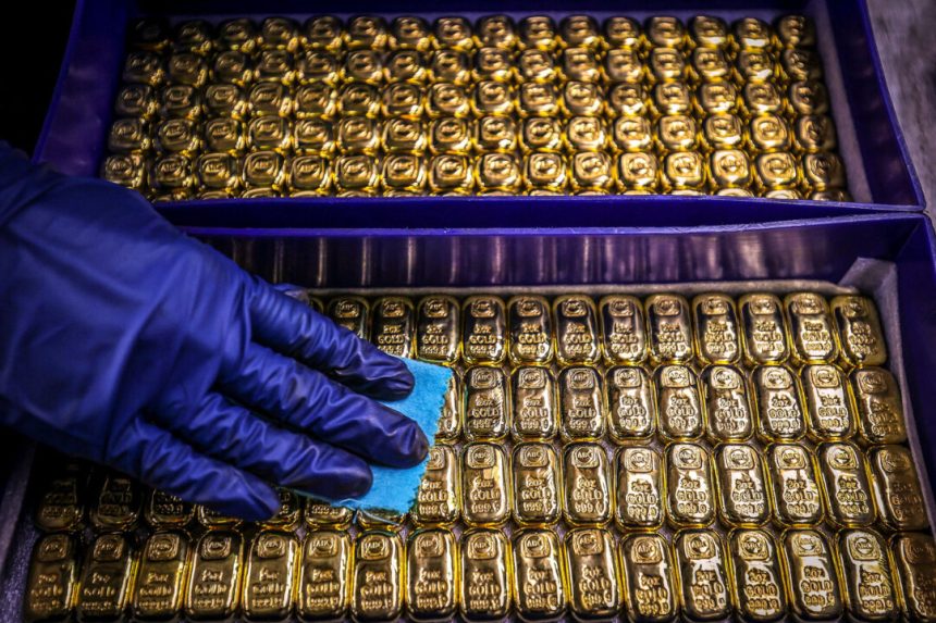gold-reaches-$4,000-for-first-time-ever