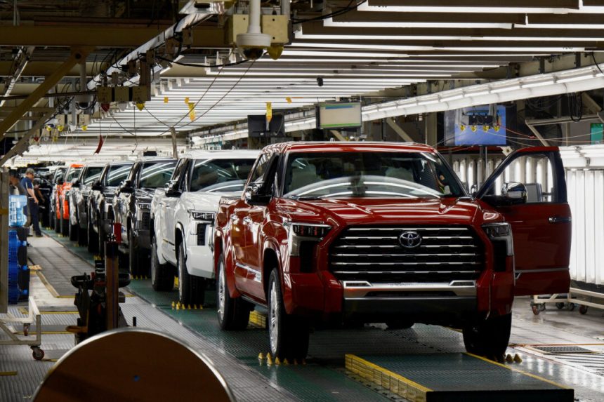 toyota-recalls-nearly-400,000-cars-for-rear-view-camera-malfunction