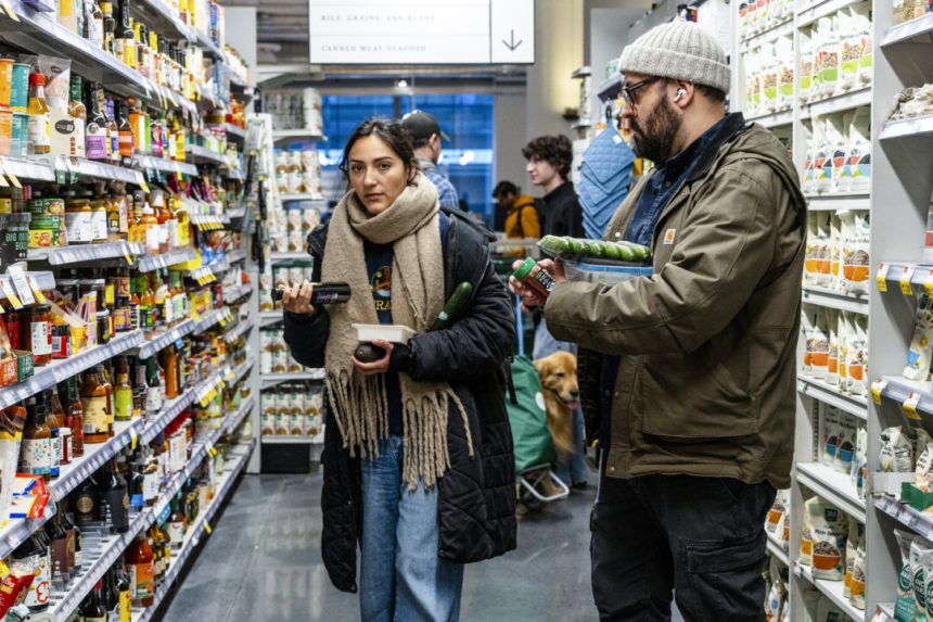 us-consumer-inflation-outlook-rises-for-third-straight-month:-new-york-fed