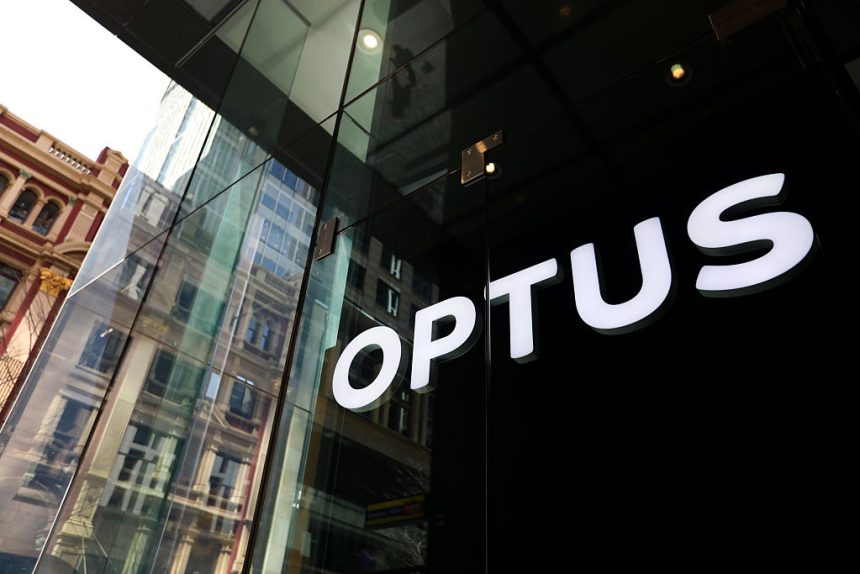 government-did-not-immediately-know-about-optus-outages,-senate-estimates-finds