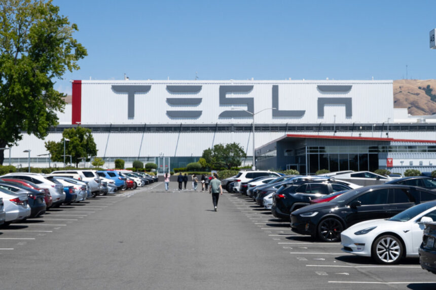 average-new-car-price-surpasses-$50,000,-breaks-record:-kelley-blue-book