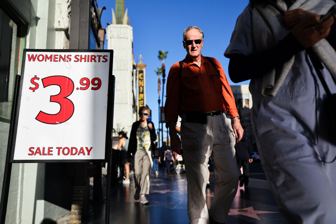 us-firms-reluctant-to-pass-tariff-costs-to-consumers:-beige-book