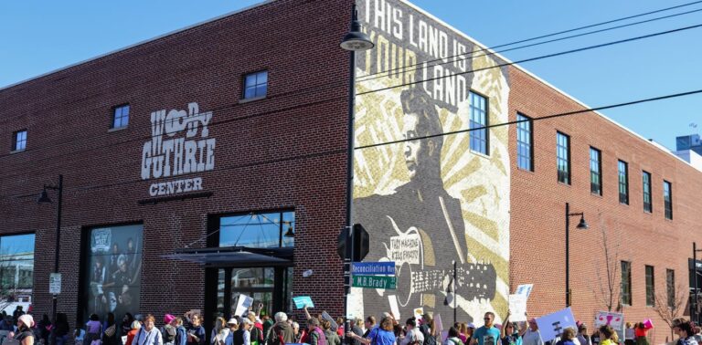 the-troubling-relevance-of-woody-guthrie’s-new-album,-released-58-years-after-his-death