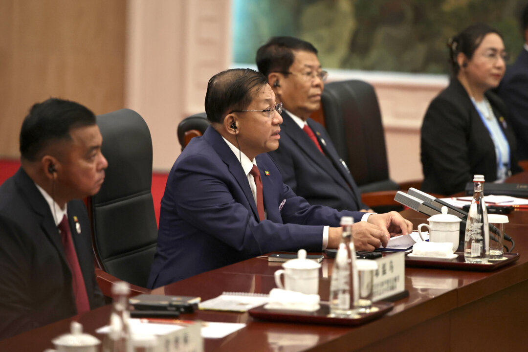 as-beijing-tightens-hold-on-burma,-fractures-emerge