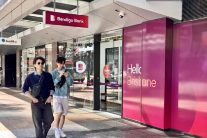 physical-bank-services-fall-another-4.6-percent-across-australia,-apra-finds