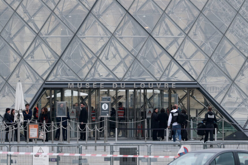 what-jewels-did-the-louvre-thieves-steal?
