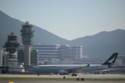 cargo-aircraft-skids-off-hong-kong-runway-into-sea,-killing-2-people