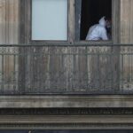 the-mona-lisa,-a-gold-toilet-and-the-now-the-louvre’s-royal-jewels:-a-fascinating-history-of-art-heists