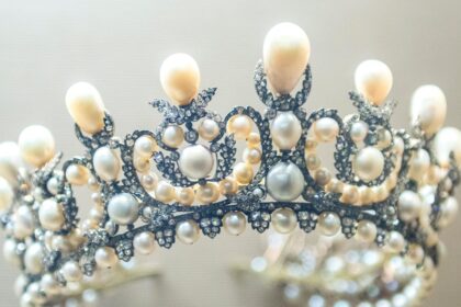 louvre-heist:-the-turbulent-history-of-the-stolen-royal-jewels