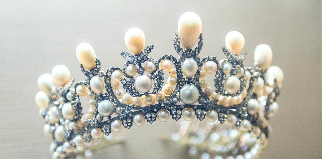 louvre-heist:-the-turbulent-history-of-the-stolen-royal-jewels