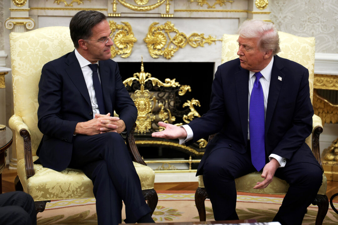 trump-meets-nato-chief-as-us-toughens-russia-sanctions