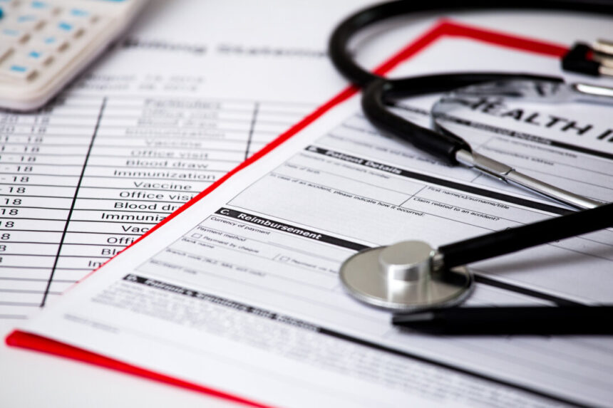 us-family-health-plans-near-$27,000,-employees-contribute-about-$7,000,-report-finds