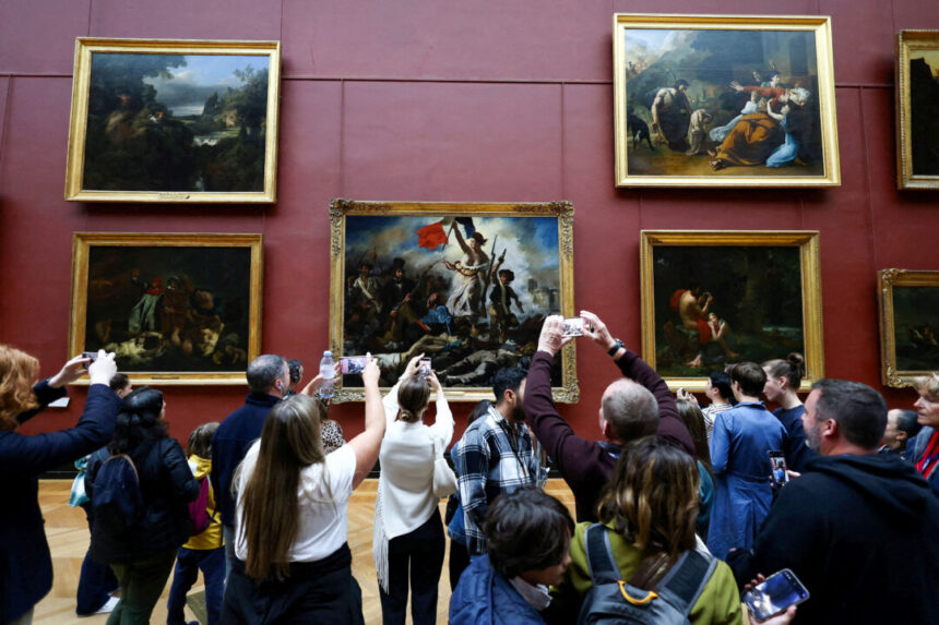 cameras-did-not-cover-jewel-heist-window,-louvre-boss-reveals