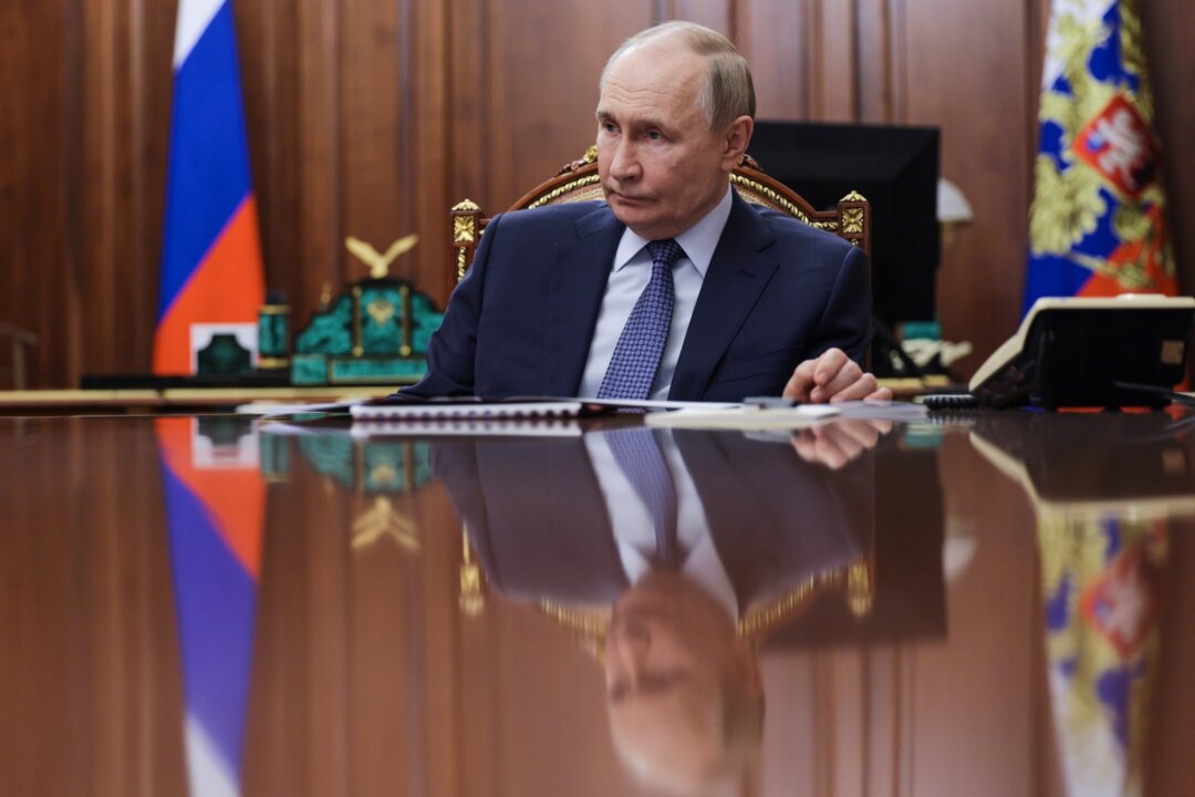 russia-denounces-us-sanctions-on-oil-giants,-warns-of-rising-global-prices